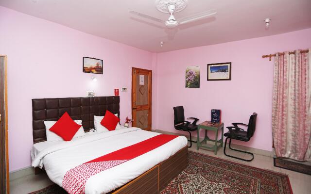 OYO 15858 Hotel Grand Comforts