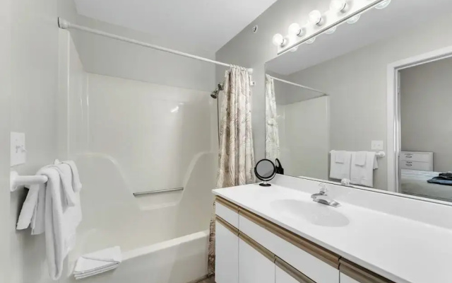 Peaceful 2BR Condo by Golf Course & Pools