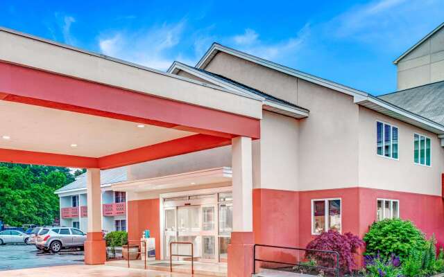 Days Hotel & Conference Center by Wyndham Methuen MA