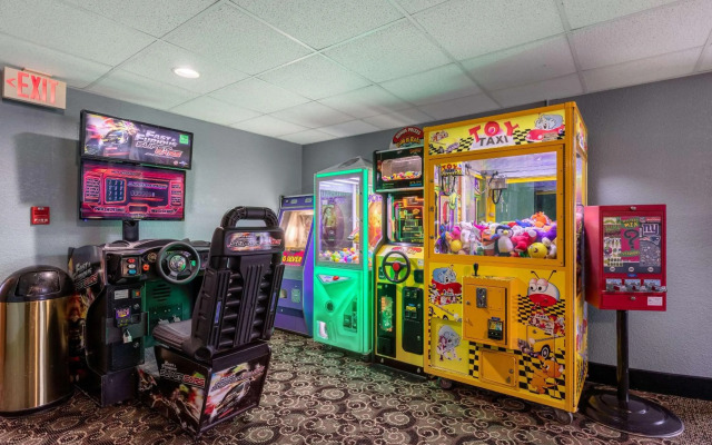 AmericInn & Suites By Wyndham Baraboo Event Center