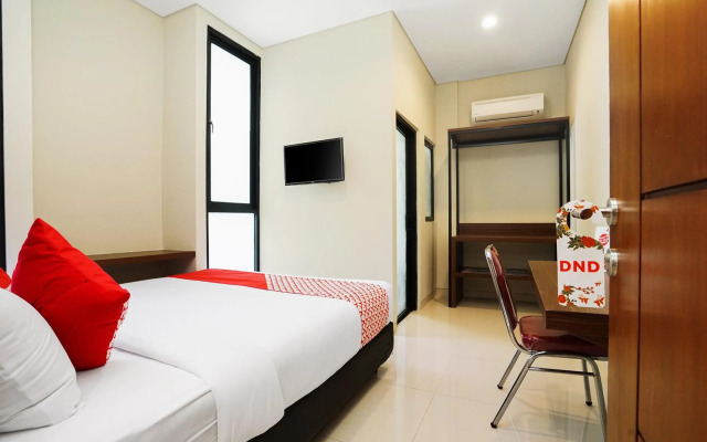 The Colins by OYO Rooms