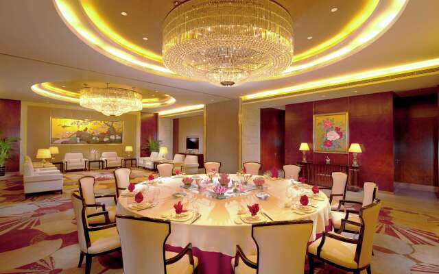Hilton Guangzhou Baiyun - Free Shuttle for Canton Fair Period, Close to Luhu Golf Club & Leather Market