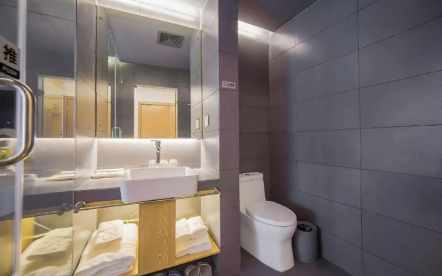 26th · Courtyard · Hotel