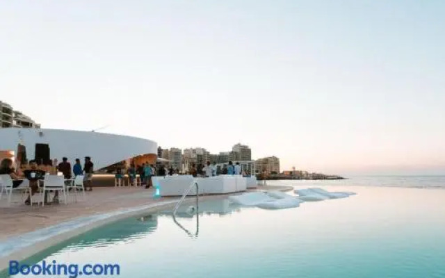 Top Location 2 Bedroom With Terrace