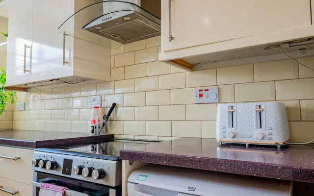 Host Stay Manfield Avenue