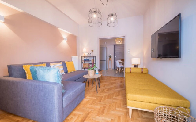 Brand new apartment touching Acropolis