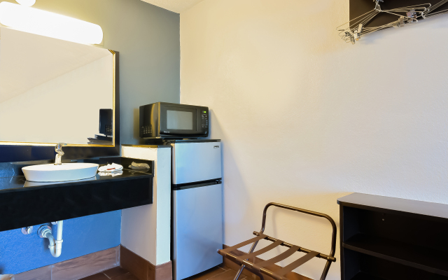 OYO Hotel Valdosta GA I-75