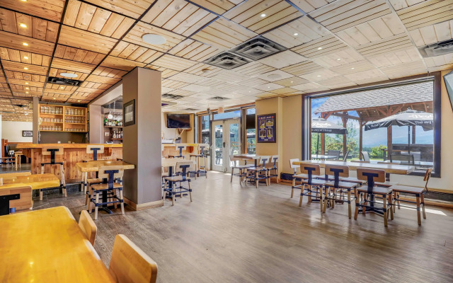 Days Inn by Wyndham Golden