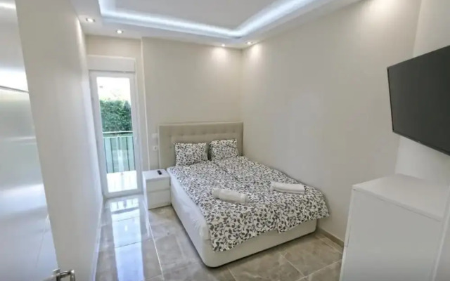 Beachfront Urb. Luxury Apartment 1