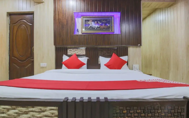 OYO 7065 Hotel Surya Palace