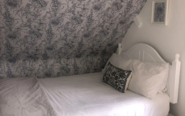 White Lodge Hotel