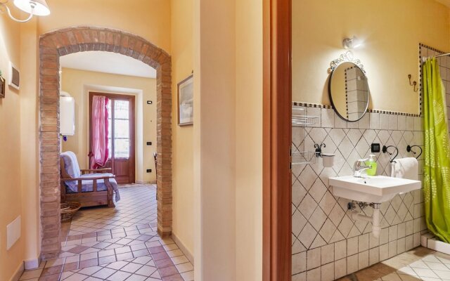 Lovely Holiday Home in Chianni With Swimming Pool