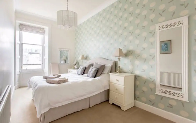 Central 2 Bedroom Flat With Castle View Sleeps 4