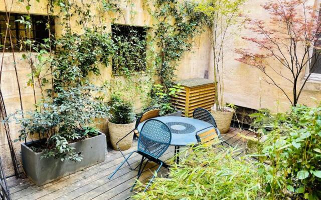 Nice furnished apartment with inner courtyard near the city center