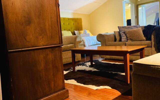 Room in Guest Room - Mash On 569 Rupert st