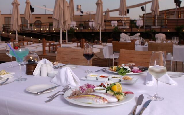Yacht Club