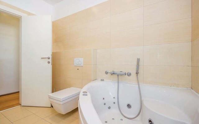 Beautiful Home in Volosko With Wifi and 2 Bedrooms
