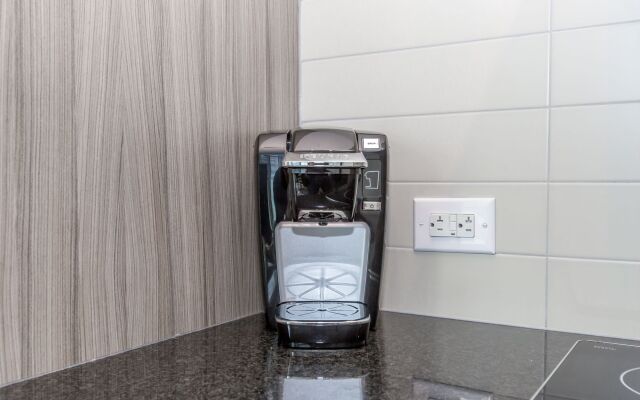 Noel Suites-York St and Lakeshore Blvd