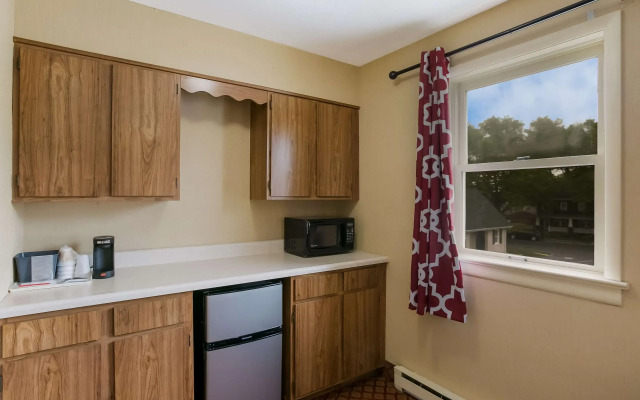Rodeway Inn & Suites