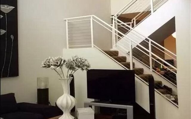 MDR Loft 1 Br condo by RedAwning