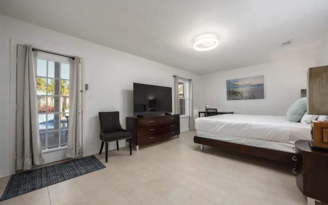 Golf Cart & Private Pool!