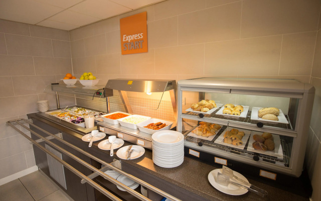 Holiday Inn Express Birmingham–South A45