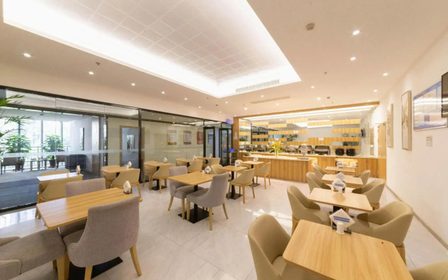 Super 8 Hotel (Ning Wai Beach)