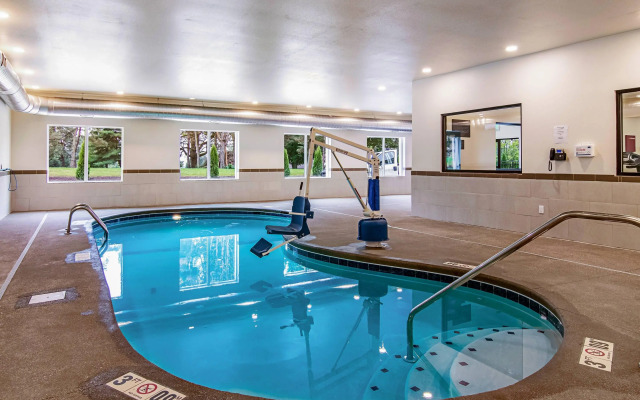 Comfort Suites Wooster near University Campus