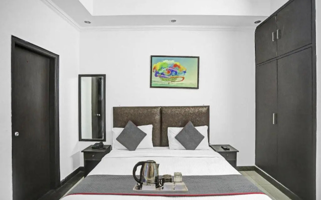 OYO Townhouse 764 Hotel Happy Keys Townhouse