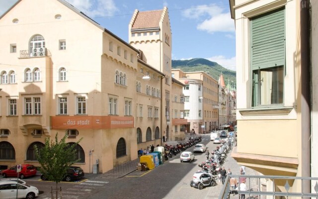 Apartment Five "OFFICIAL WEBSITE" by Booking Bolzano Srl