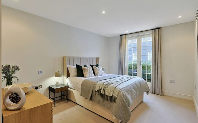 Luxe Home With Cinema Room - South Kensington
