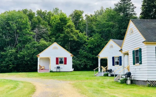 Green Gables Bungalow Court