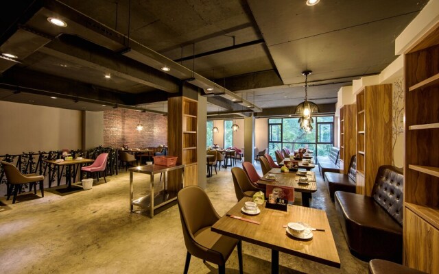 Wuyishan Ancient Street No.3 Tea Inn