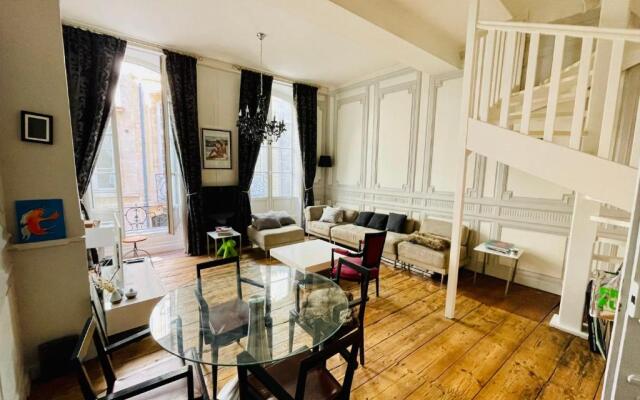 T4 apartment in the heart of old Bordeaux close to all amenities