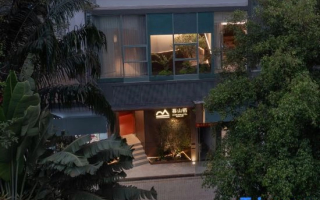 Mossland Hotel