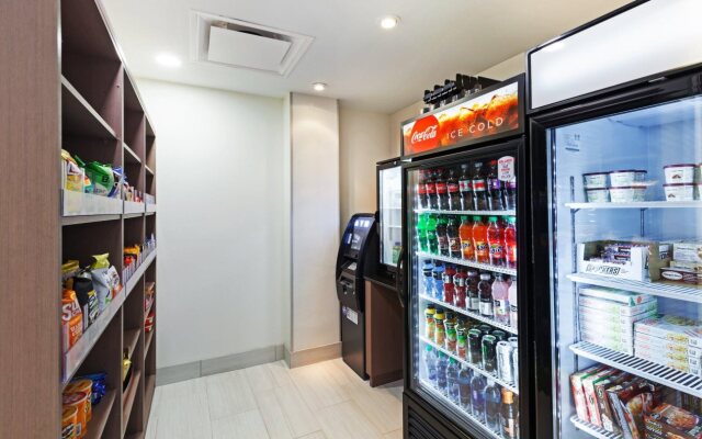 Holiday Inn Express & Suites Lenexa - Overland Park Area by IHG