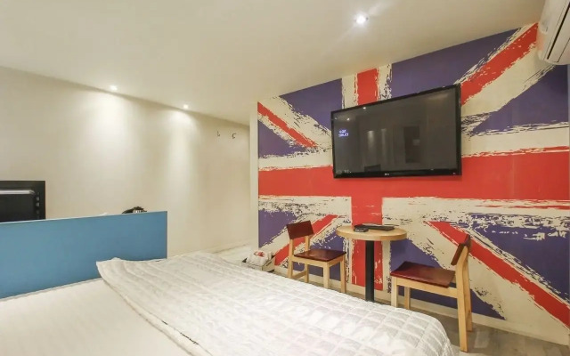 Cube Hotel