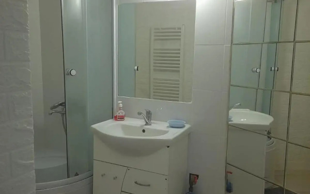 Central Bright Modern Studio