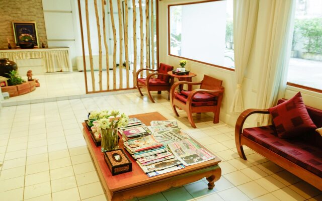 Saphan Krungthep Hostel & Spa