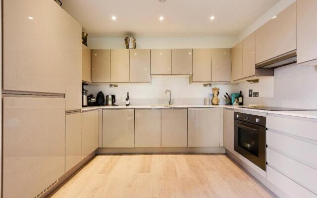 Luxury new apartment, 15mins from Bond St.