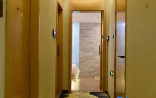 Zsmart Zhishang Hotel (Shanghai Xinhua Hospital Jiangpu Road Subway Station)
