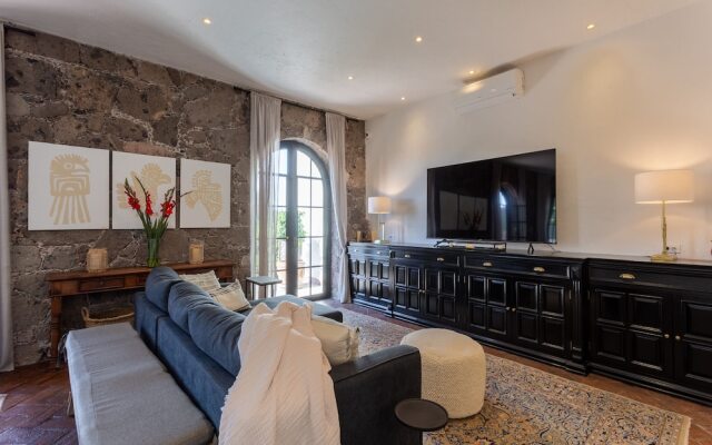 Panoramic Paradise 3BR Overlooking SMA