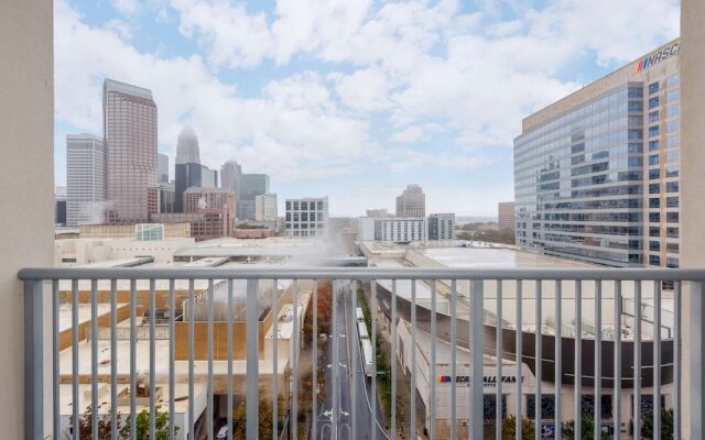 Heaven on Nashville Furnished Apartments