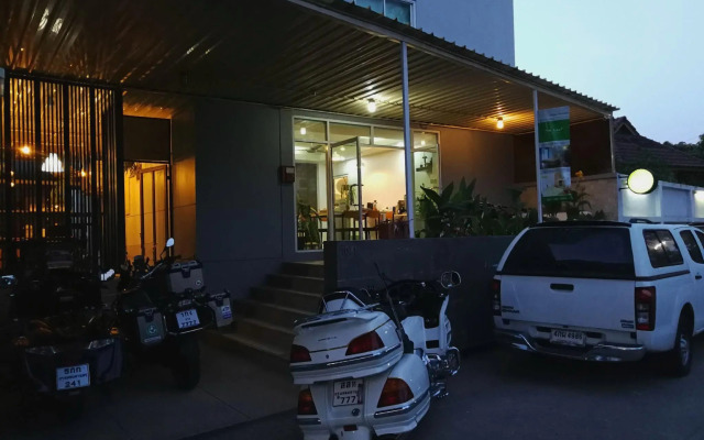 The Leaf Service Apartment