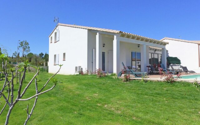 Beautiful House With Private Pool and Large Garden
