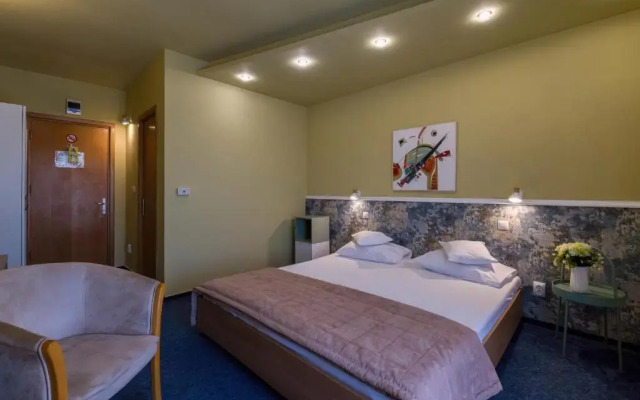 Hotel Torontal