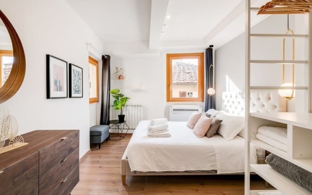 Santa Croce Flat - Modern Apartment