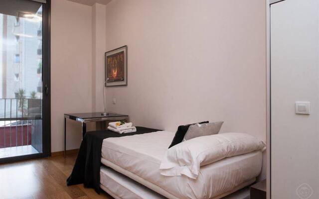 Sagrada Familia Area Pool Apartments