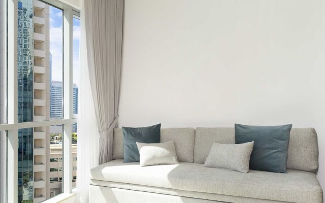 LUX  The Stunning Fountain View Suite