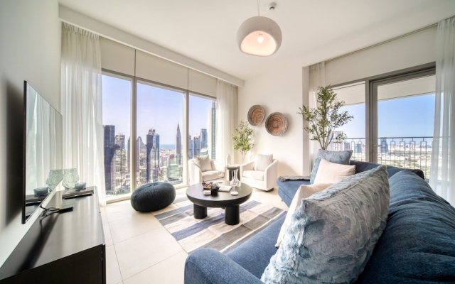 Classy Downtown 2BR w City View Balcony